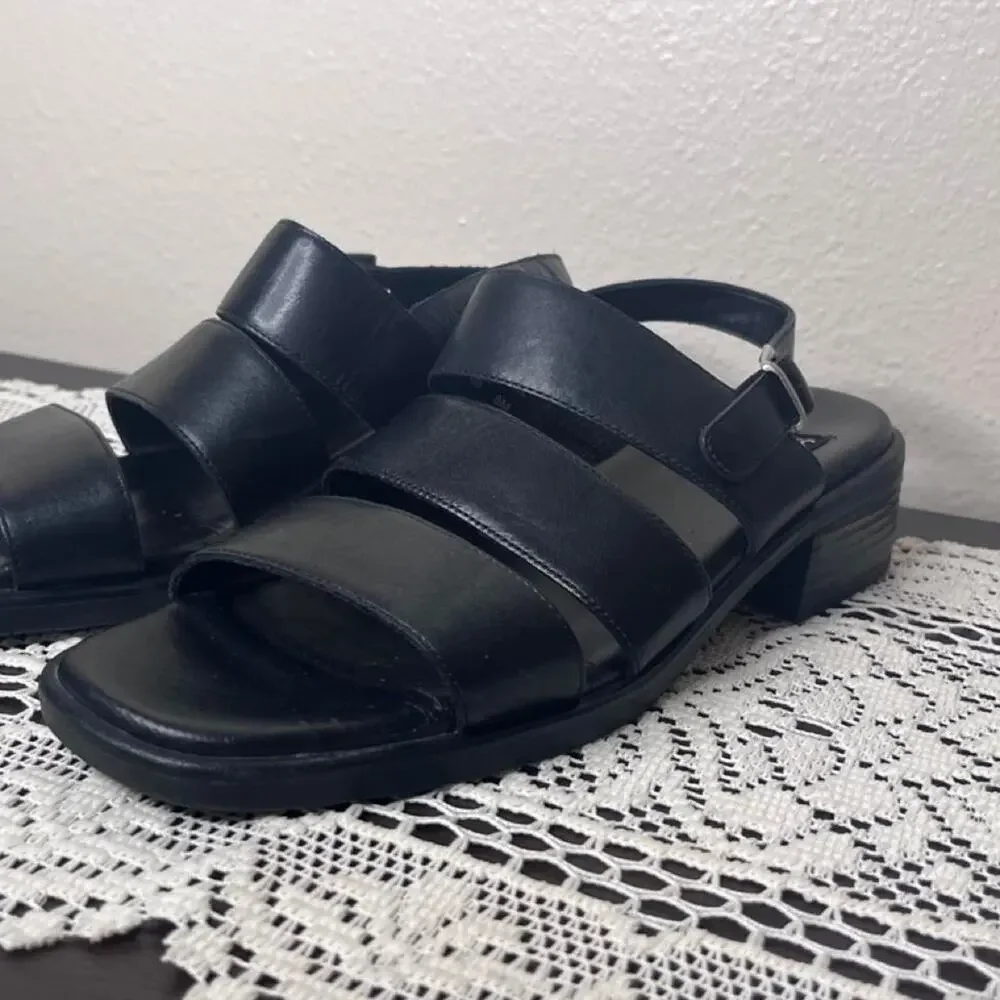 Mootsies tootsies black leather sandals